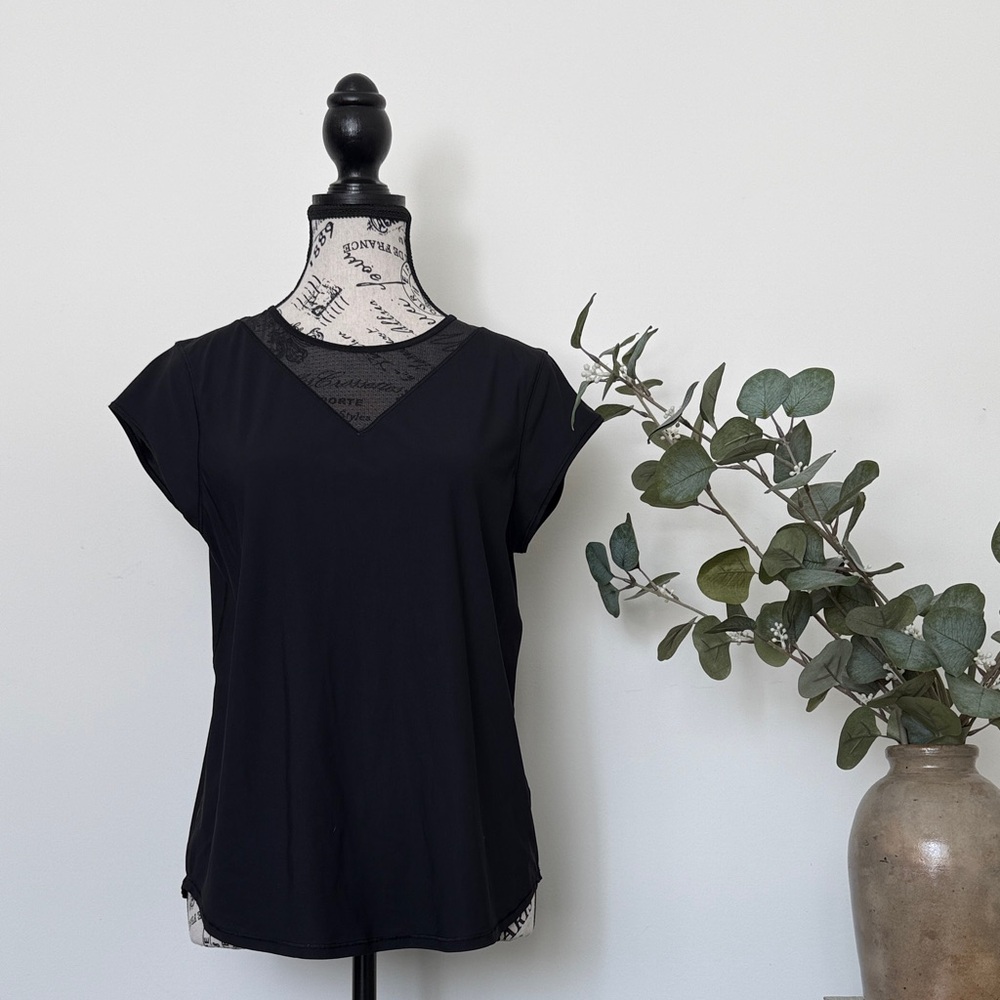 Lululemon T-Shirt - Size 8